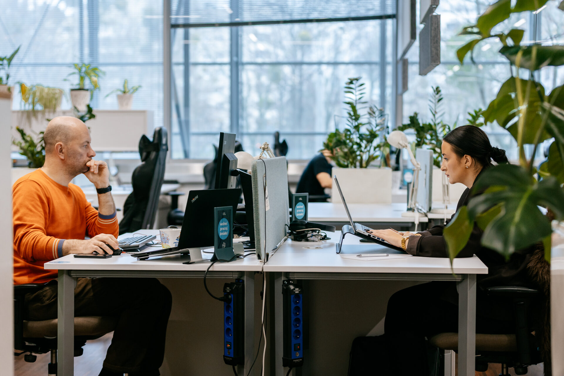 Praca zdalna czy coworking – co sprzyja efektywności?